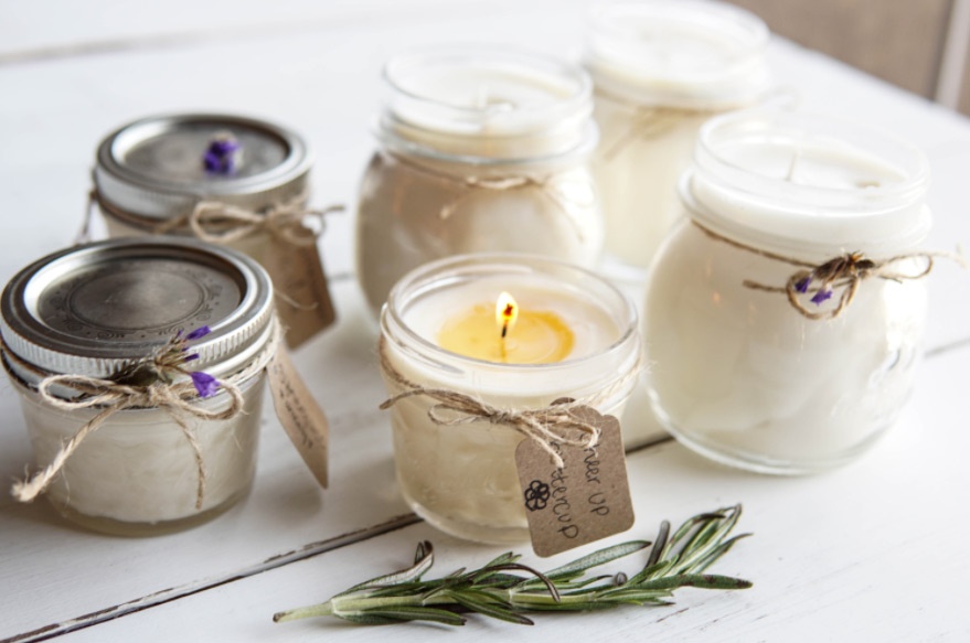 Entertaining During the Holiday Season: Use Eco-Friendly Candles